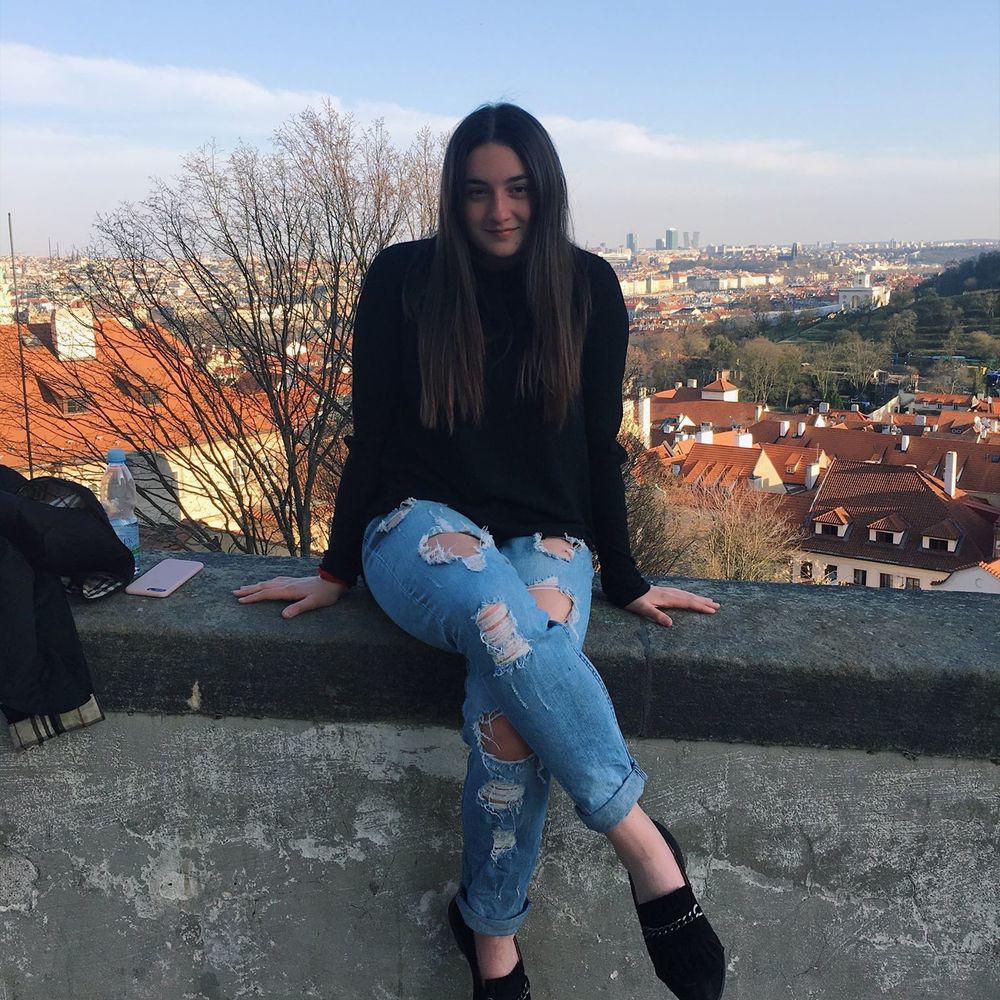 Meet your Posher, Hillary